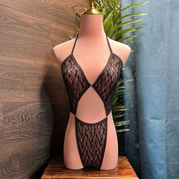 Elle Reve Nazanin Black Lace Cutout Bodysuit, Size Medium. NWT! - Picture 3 of 15